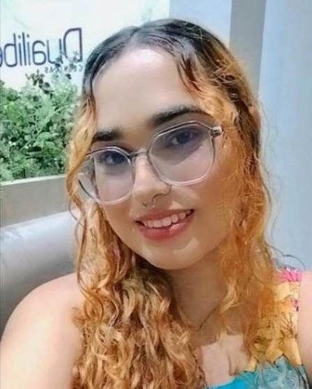 Anahí Vasconcelos, representante comercial da Clínica Saúde Psi Br